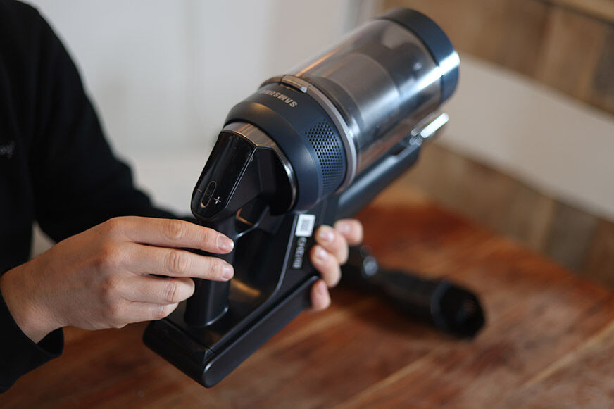 Der Samsung Bespoke Jet als Handsauger